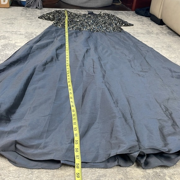 NWT Pisarro Night Beaded Sequin Bodice Mixed Media Taffeta Maxi Dress Grey 18 - Picture 11 of 11